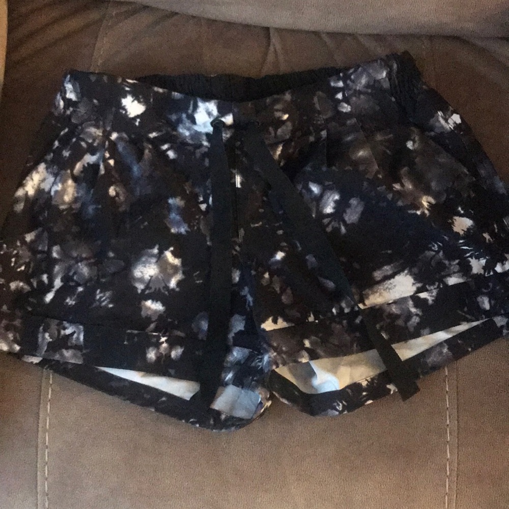 Lululemon Spring breakaway shorts